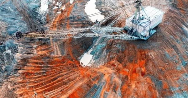 Khoan hơn 6.000m xuống đáy biển, một quốc gia châu Á vừa phát hiện mỏ đất hiếm khổng lồ, trữ lượng đủ cả thế giới dùng trong hơn 700 năm