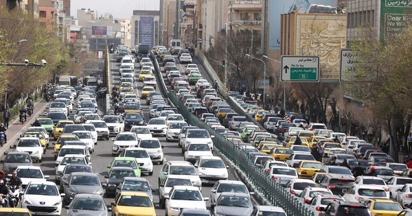 Iran là “siêu cường dầu khí”, kinh tế lạm phát hơn 40%