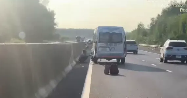 Dừng xe trên cao tốc đặt cảnh báo sai khoảng cách có thể bị phạt đến 14 triệu đồng