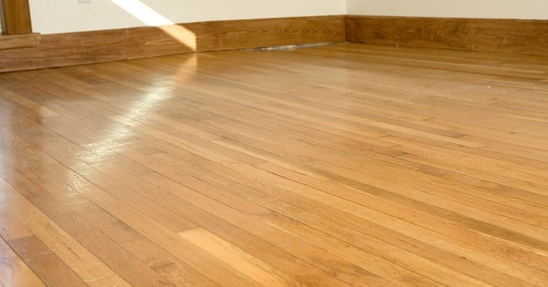 Lý do sàn gỗ mới lát đã bị phồng và cách xử lý