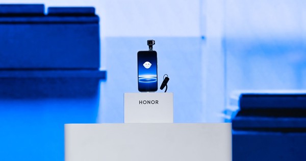 Một thương hiệu Trung Quốc vừa bất ngờ ra mắt Robot Phone - 'Loài smartphone mới' biết chuyển động như robot