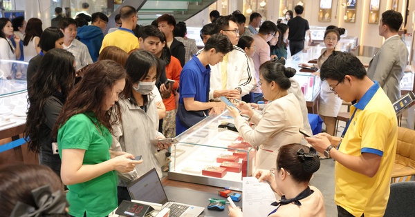 Chứng khoán, vàng, bạc biến động mạnh