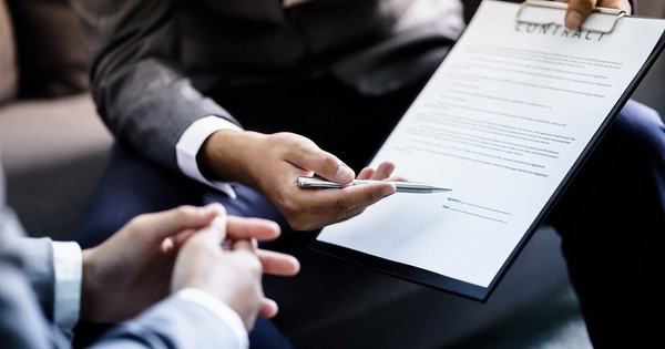 Phía sau hợp đồng bảo hiểm nhân thọ với quy mô kỷ lục 300 triệu đô vừa được phát hành: Giàu rồi còn mua bảo hiểm làm gì?