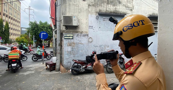 Người tùy tiện băng qua đường sắt ở TPHCM "hết đường chối cãi"