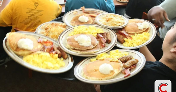 Chuỗi nhà hàng ăn sáng nổi tiếng đóng 150 cơ sở, bán mình với giá 620 triệu USD vì quá khó khăn