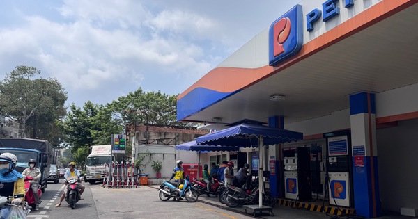 Áp lực tăng giá xăng dầu