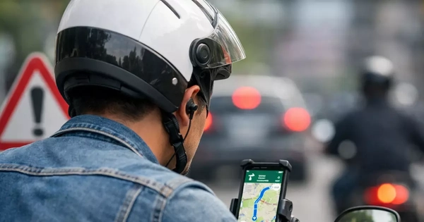 Đeo tai nghe để Google Maps chỉ đường khi tham gia giao thông có bị xử phạt không?