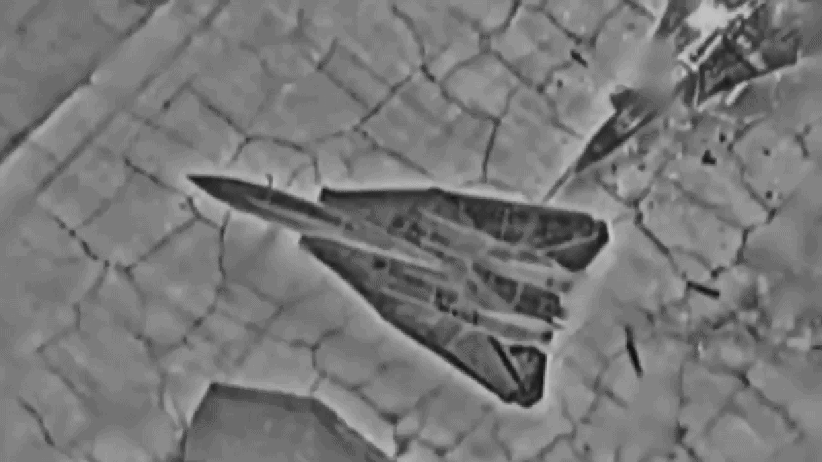 Thực hư cáo buộc Mỹ tốn tiền ném bom máy bay giả của Iran