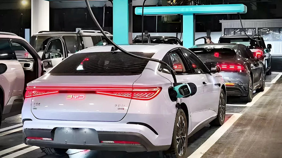 Phát minh của Trung Quốc làm rung chuyển ngành xe điện: sạc nhanh như đổ xăng, sắp có mặt tại Việt Nam?