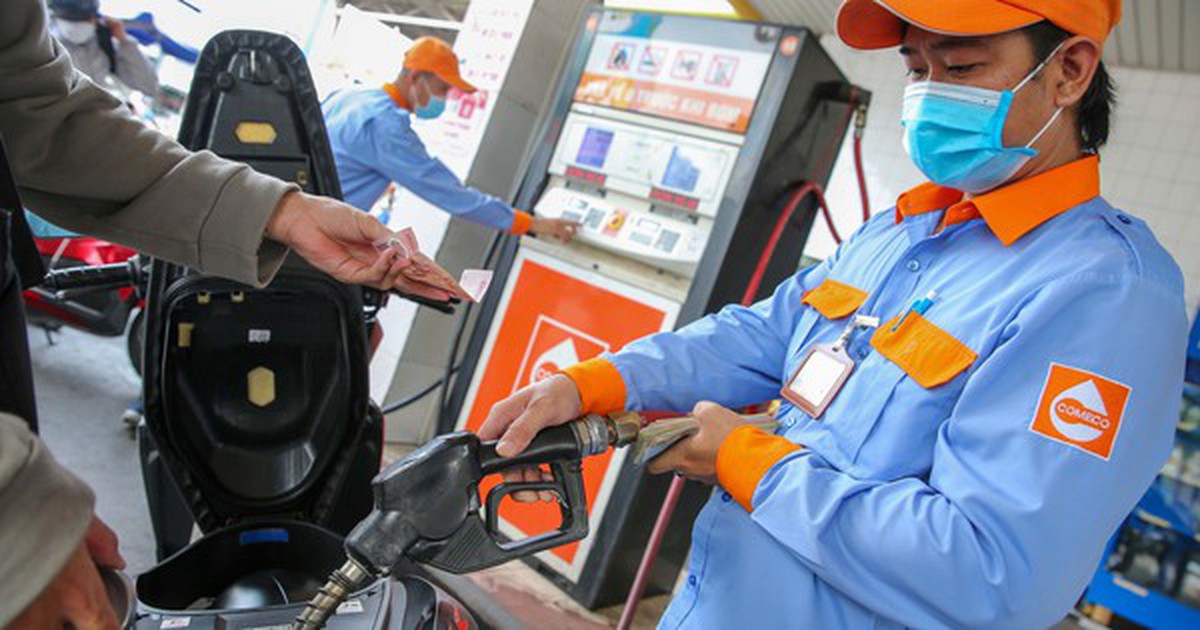 Giá dầu thế giới giảm, vì sao xăng dầu trong nước chưa thể "hạ nhiệt"?