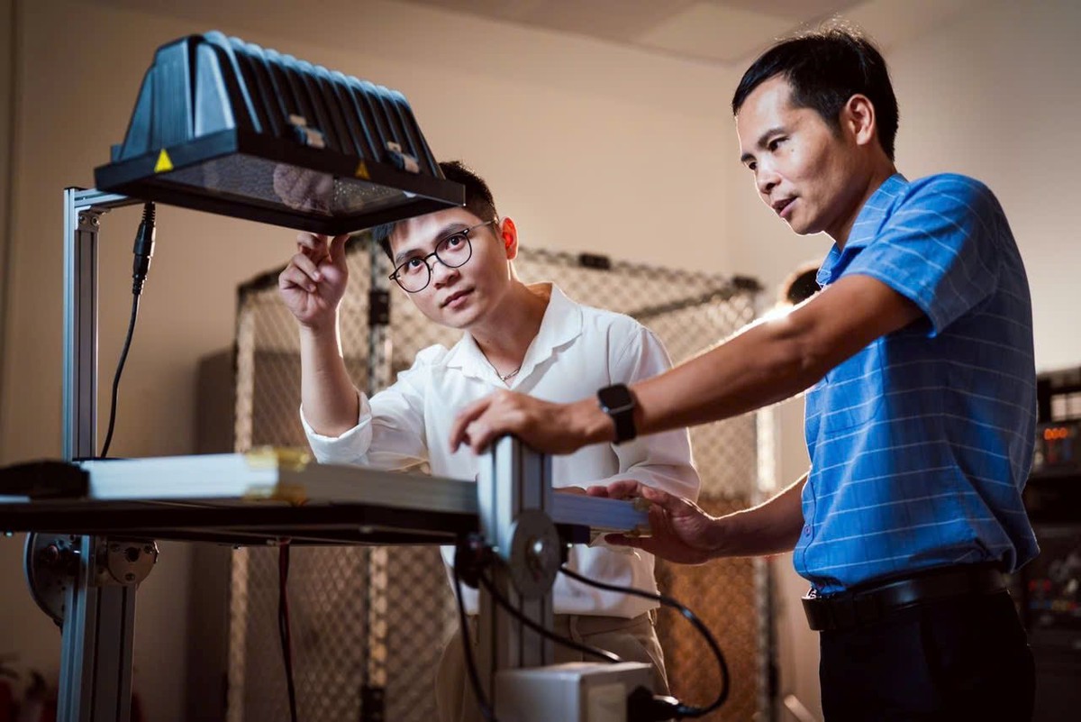 Giữa lúc giá xăng tăng, Việt Nam có startup giúp các trạm sạc xe điện giảm khoảng 40% chi phí/tháng