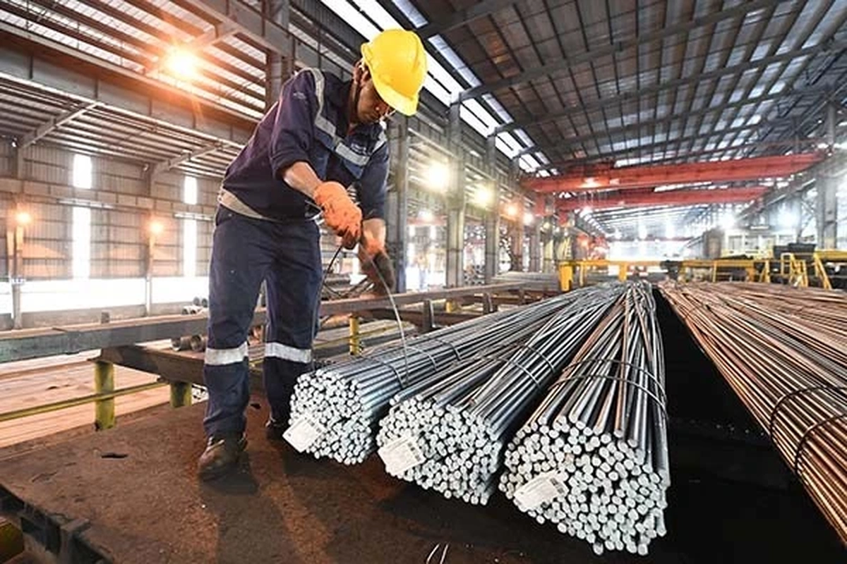 Doanh nghiệp 'đứng ngồi không yên' vì giá thép 'nhảy múa' theo xăng dầu