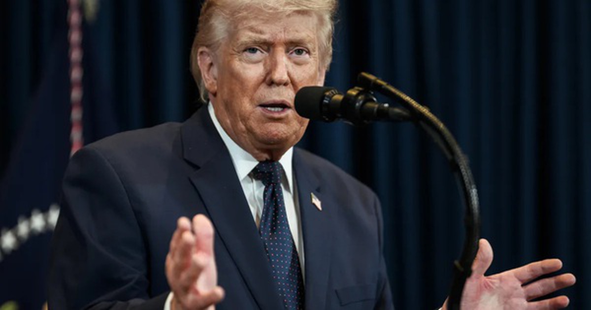 Ông Donald Trump nói "gần như không còn gì nhắm bắn ở Iran"; FBI cảnh báo California