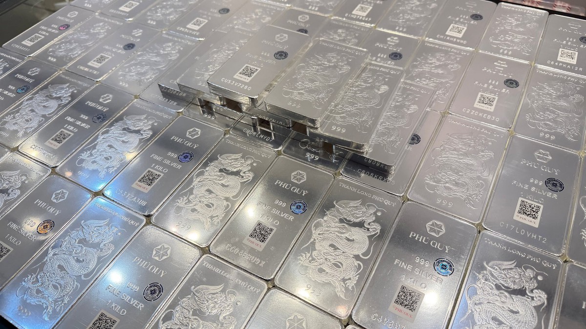 Giá bạc sáng nay giảm 3 triệu đồng/kg