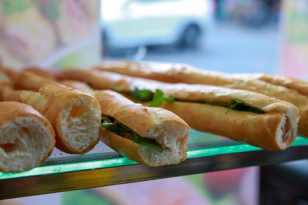 Bán bánh mì 5.000 - 25.000 đồng, lãi chỉ 10 -15% nhưng mỗi lần xuất hóa đơn điện tử mất 500 đồng, hộ kinh doanh gặp khó: Cục Thuế nói gì