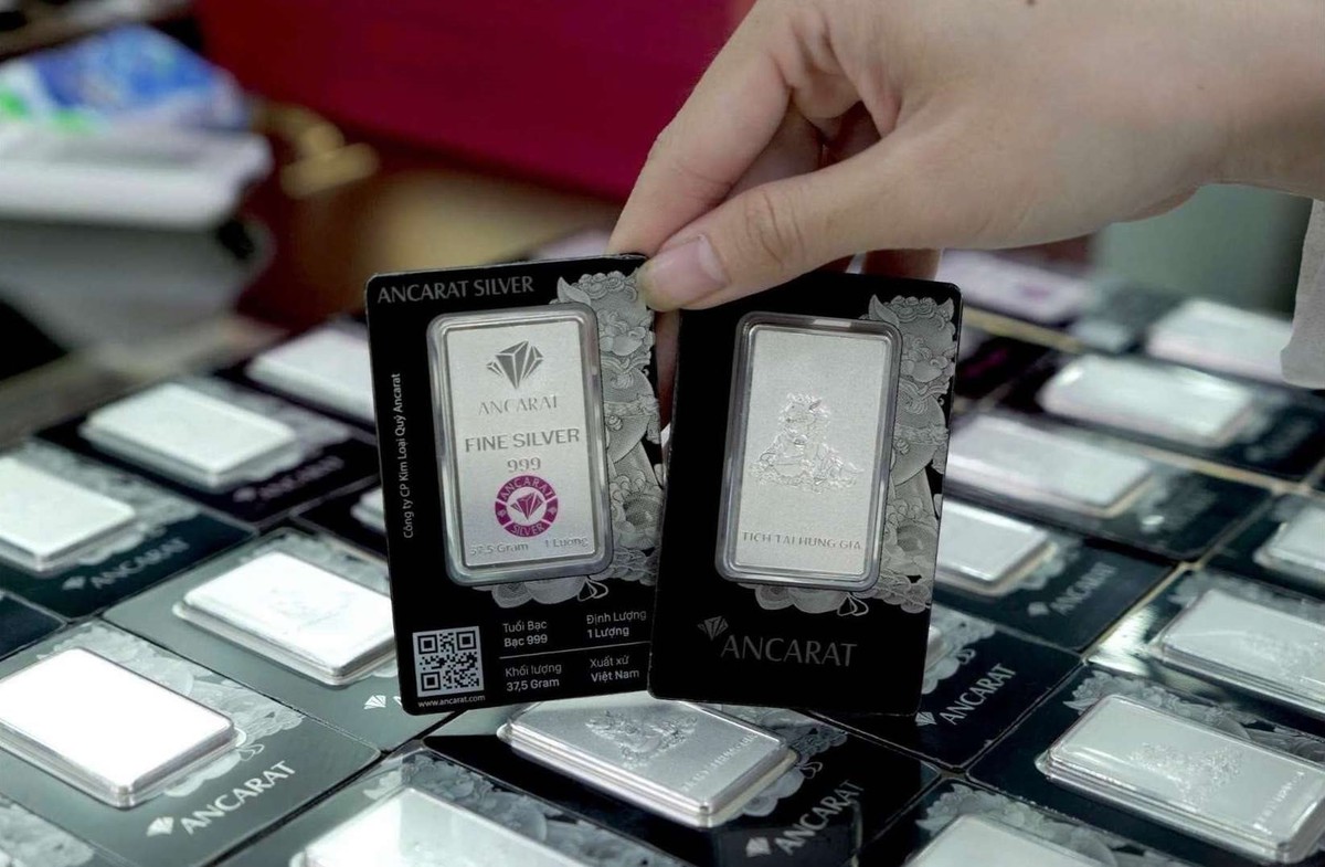 Giá bạc sáng nay tiếp đà giảm