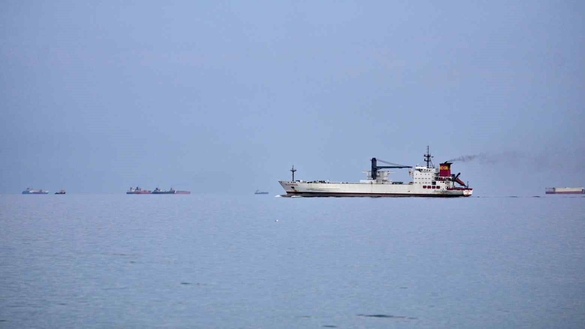 Gần 1 triệu tấn hàng đang di chuyển đến châu Á thì bất ngờ đứng im