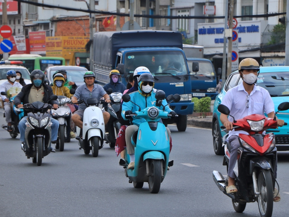 Giá xăng tăng, nhiều người tính chuyển sang xe điện