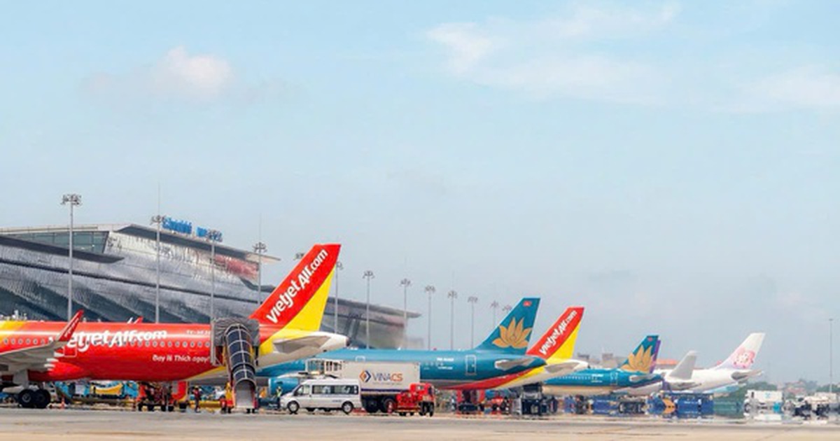 Bộ Xây dựng đề xuất giảm thuế, phí hỗ trợ hàng không khi giá nhiên liệu tăng phi mã