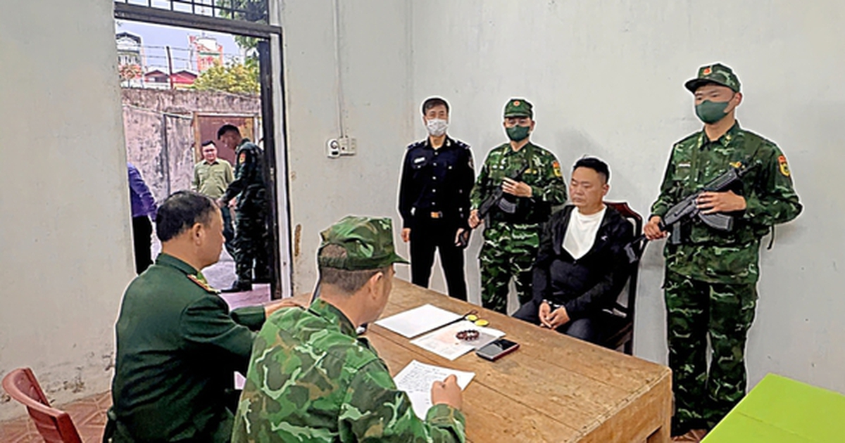 Bắt 1 người nước ngoài vận chuyển trái phép vàng vào Việt Nam