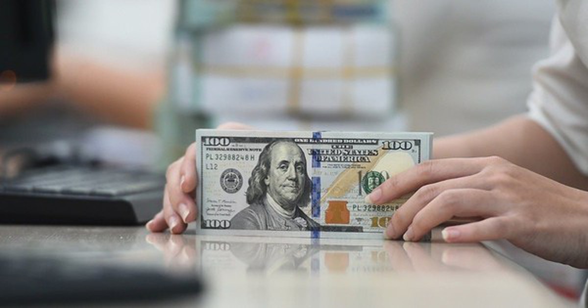 Giá USD tự do tăng mạnh 300 đồng, NHNN hút về lượng lớn VND trong tuần qua