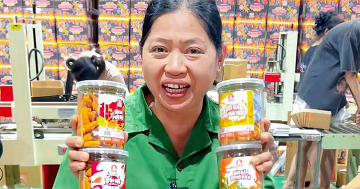 Người phụ nữ bán đồ ăn vặt, thu gần 230 tỉ đồng chỉ trong 1 năm