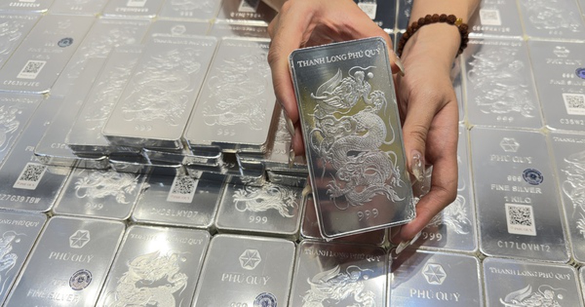 Giá bạc hôm nay 16-3: Giảm nhanh hơn thế giới, người mua bạc lại "méo mặt"