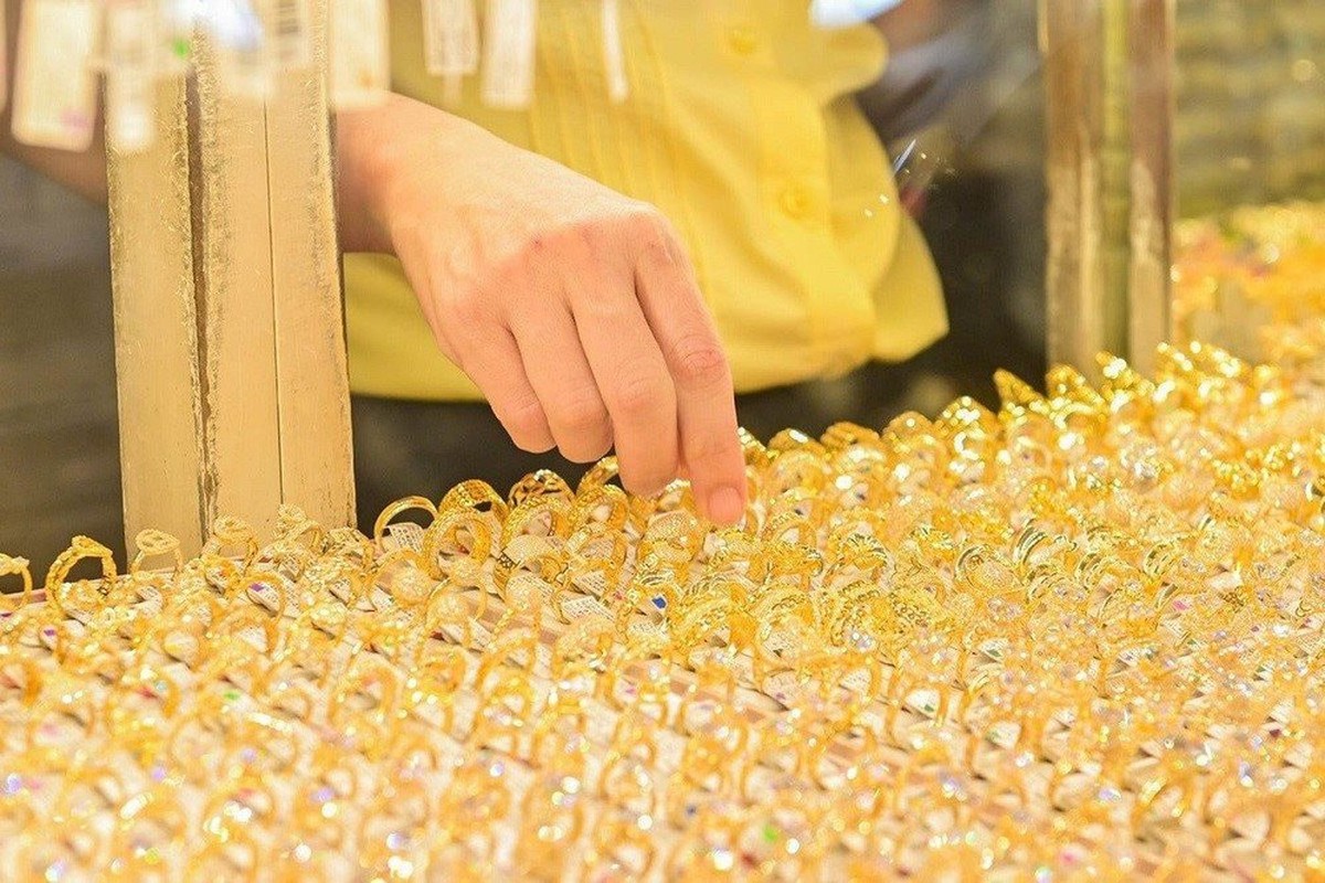 Nếu dầu lên 200 USD/thùng như Iran cảnh báo, giá vàng sẽ ra sao? Có nên tiếp tục xếp hàng mua vàng?