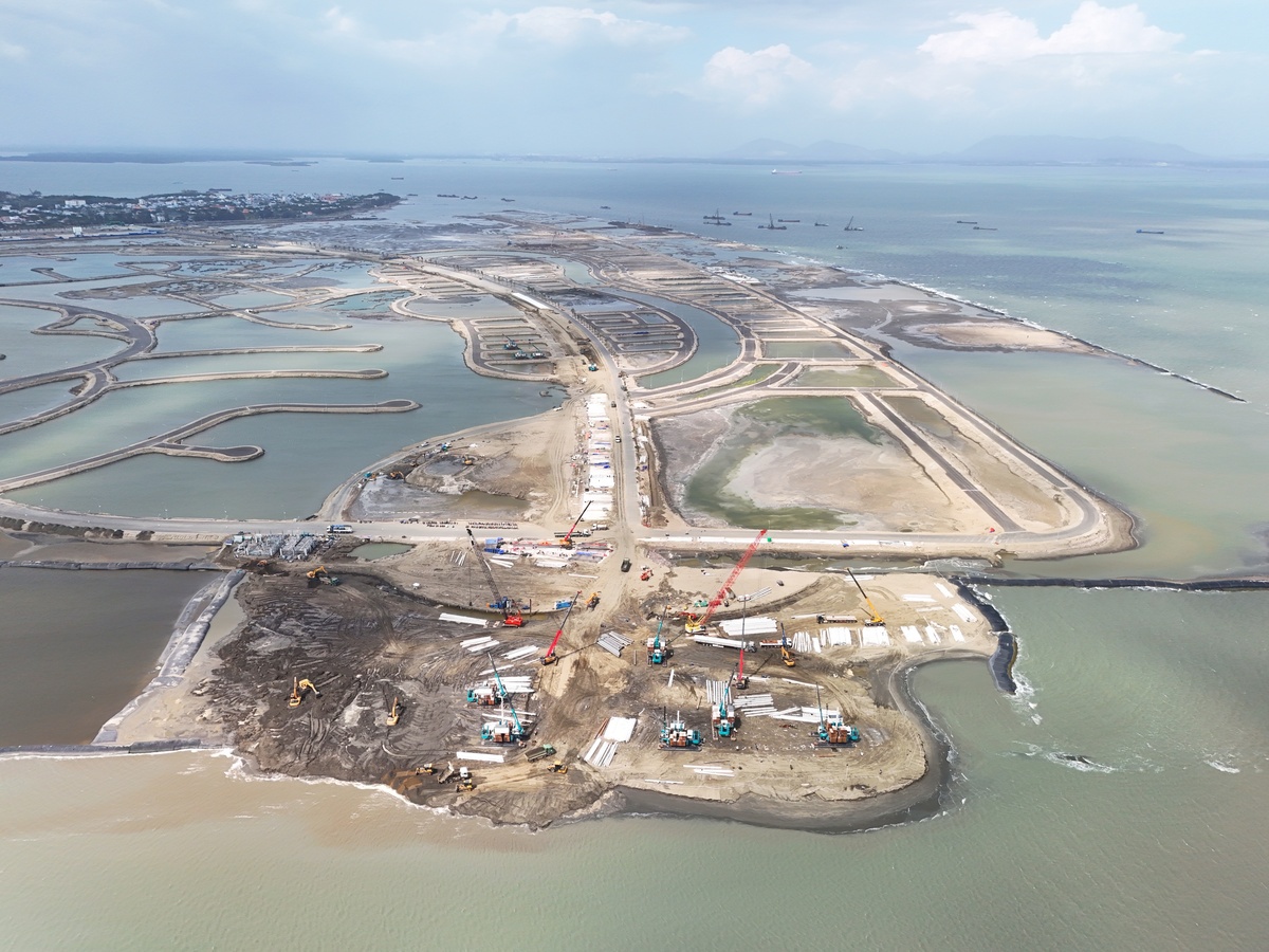 Cận cảnh khu đô thị lấn biển Cần Giờ sau gần một năm thi công