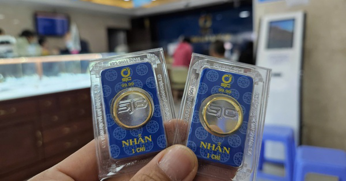 Cuối ngày 17-3, nhiều thương hiệu nâng giá vàng nhẫn trơn bằng với vàng miếng SJC