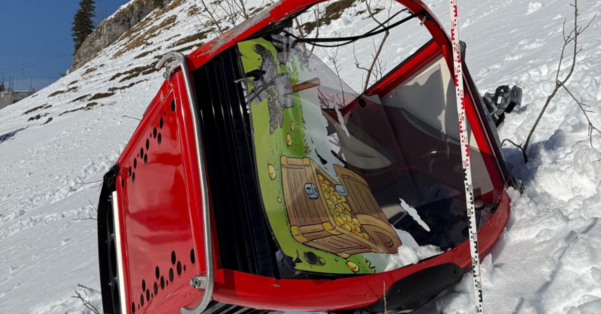 Cabin cáp treo văng khỏi dây và rơi xuống sườn núi, hành khách bên trong tử vong