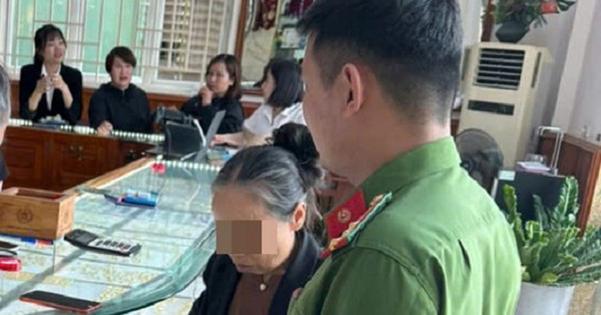 Cụ bà mang 19 chỉ vàng đi bán để chuyển tiền cho kẻ lừa đảo
