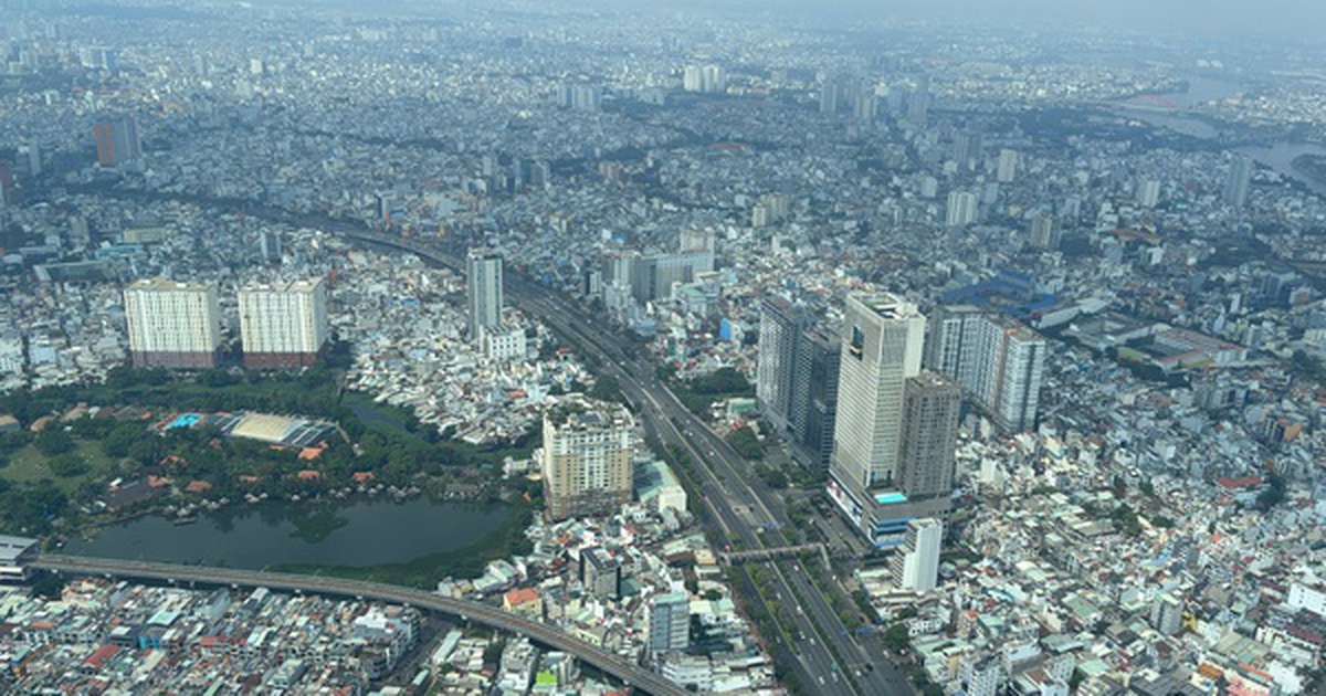 Bất động sản TPHCM “nóng lạnh thất thường”: Không tồn kho nhưng vẫn “đóng băng ngầm”?