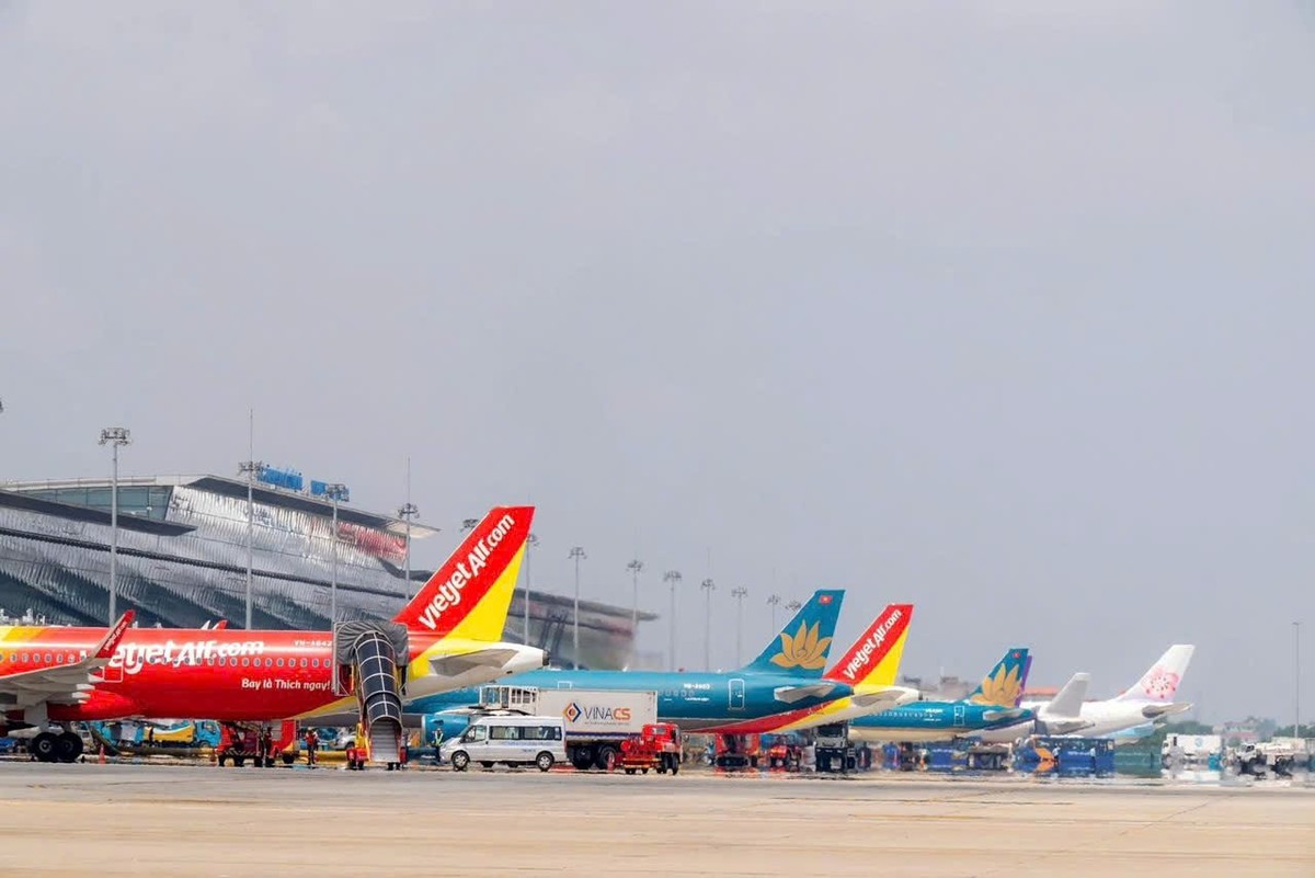 Vé bay tăng cao bất ngờ, khứ hồi TP.HCM - Hà Nội sắp chạm mốc 6 triệu đồng