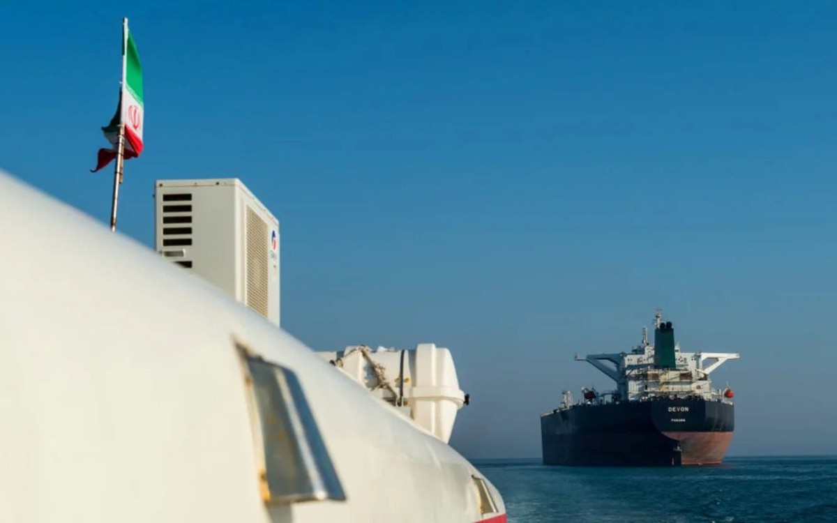 Mỹ bất ngờ tuyên bố có thể gỡ cấm vận với 140 triệu thùng dầu của Iran đang trôi nổi trên biển