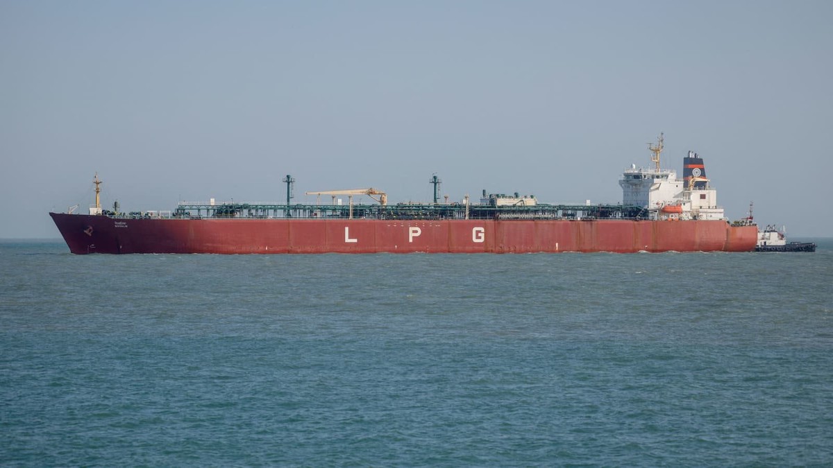 Xác nhận: Hải quân Iran dẫn đường cho tàu của một quốc gia đi qua eo biển Hormuz