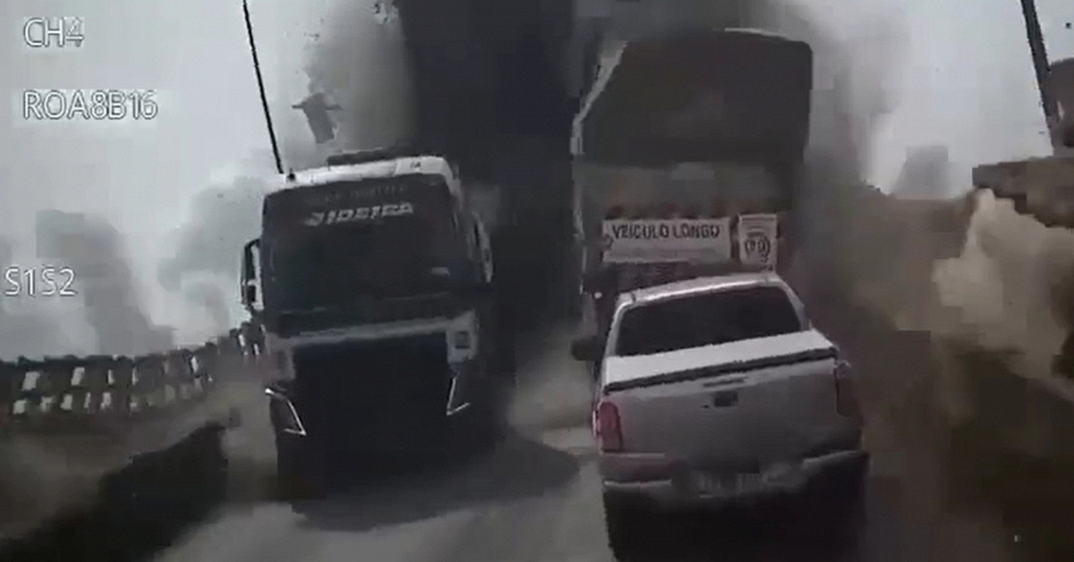 Công bố video vụ sập cầu kinh hoàng khiến 14 người tử vong, 3 người mất tích, hàng loạt phương tiện rơi xuống sông