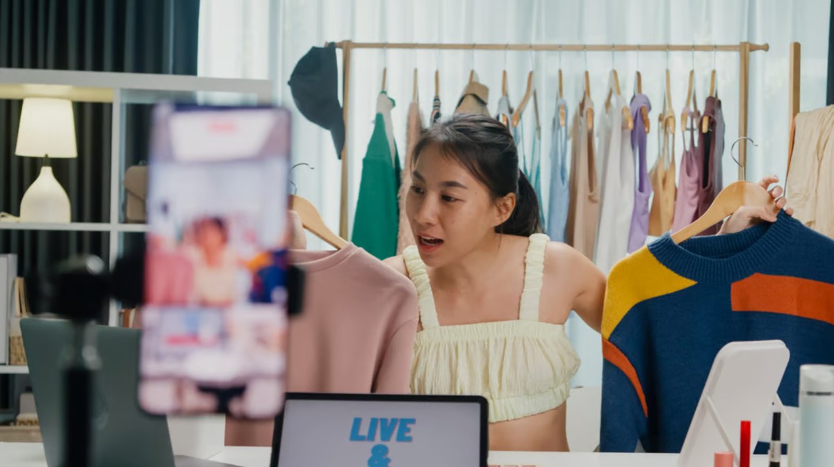 TikToker "tổng tài" chuyên giúp người nghèo, bán mỹ phẩm giá 15 triệu nhưng thực tế sản xuất chỉ 76 nghìn đồng: Nghi vấn vào tầm ngắm của công an