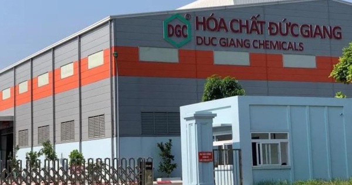 Hóa chất Đức Giang nêu 2 nguyên nhân khiến giá cổ phiếu lao dốc
