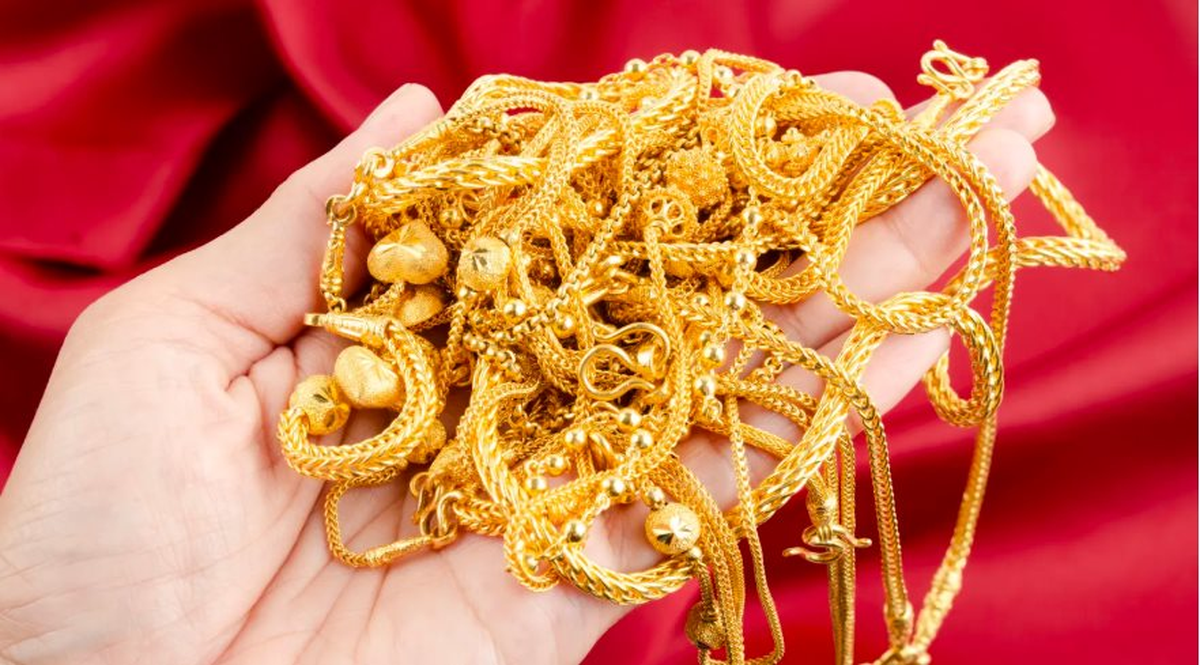 Giá vàng sẽ đi đâu về đâu sau đợt sụt mạnh?: Hàng loạt chuyên gia và ngân hàng dự báo bất ngờ