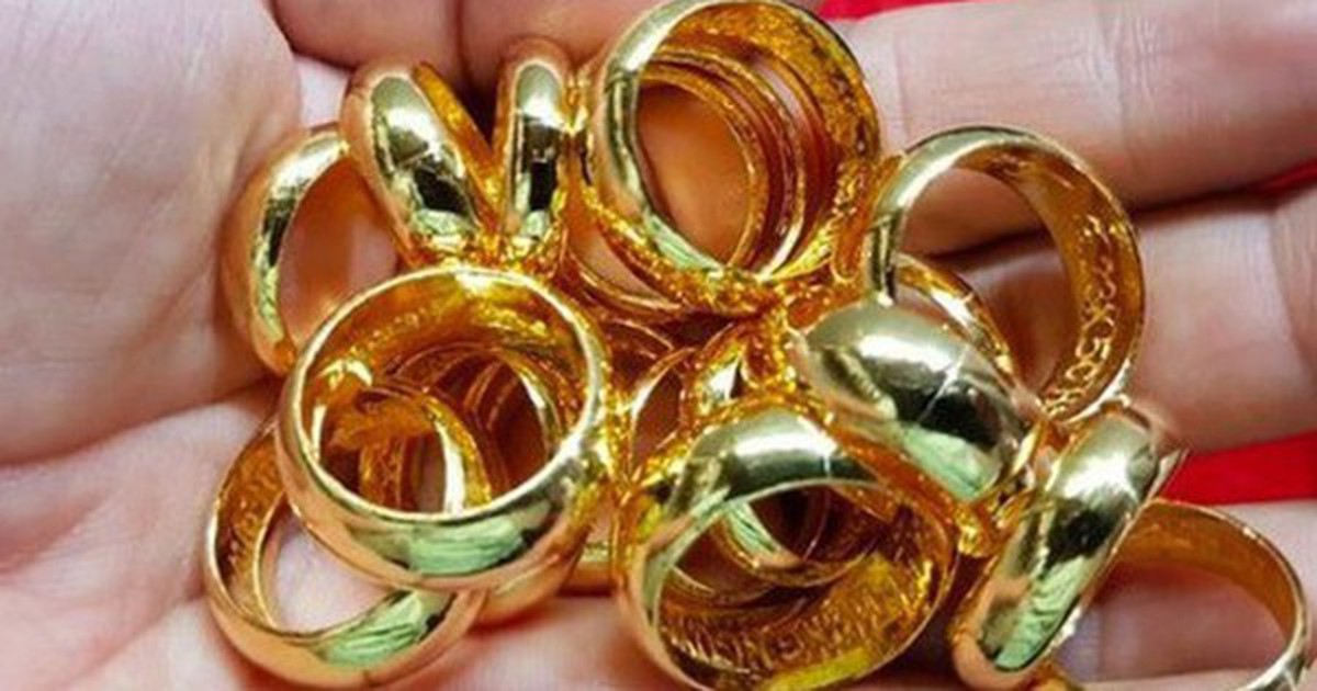 Bán vàng để gửi tiết kiệm vì lãi suất tăng mạnh