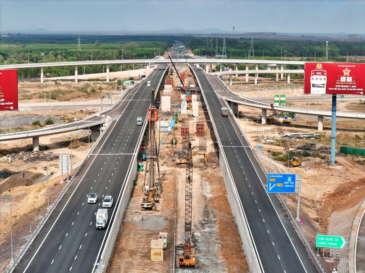Cận cảnh cao tốc TP.HCM - Long Thành sau hơn nửa năm thi công mở rộng