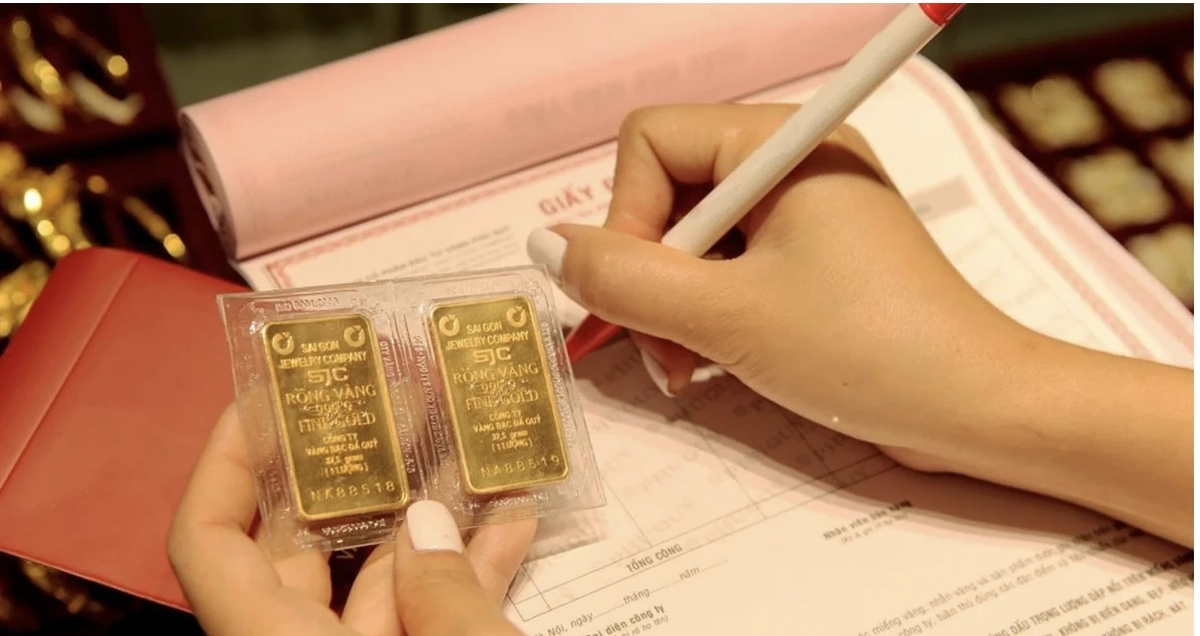 Mua vàng rồi nhận giấy hẹn: Rủi ro pháp lý trong giao dịch 'tiền trao...cháo hẹn múc'