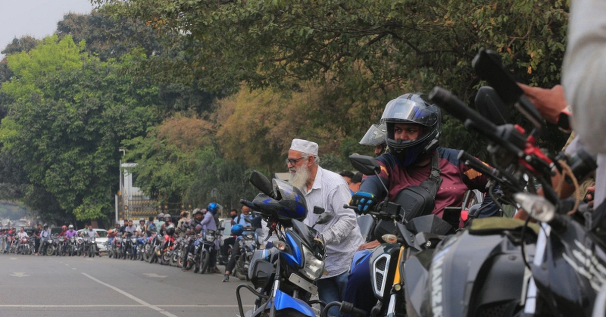 Không phải tắc đường, đây là dòng người vô tận chờ đổ xăng tại 1 quốc gia châu Á: Vấn đề không phải giá bao nhiêu nữa