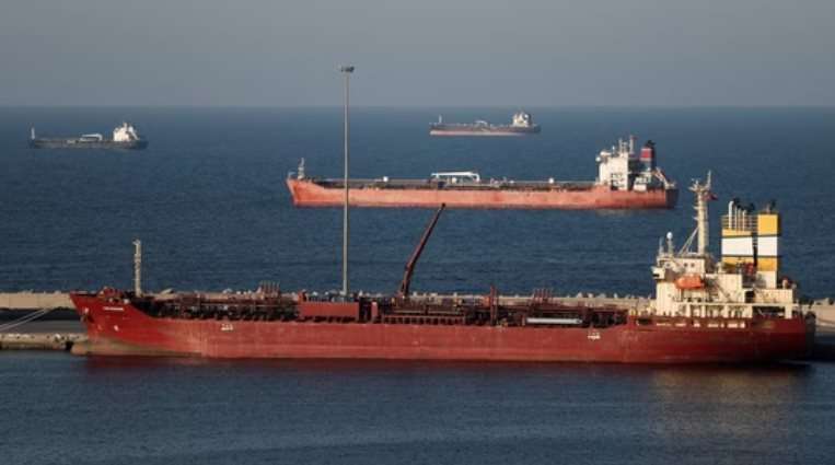 Iran bất ngờ cho phép tàu chở dầu một quốc gia châu Á đi qua eo biển Hormuz, hơn 100.000 thùng dầu sẽ cập cảng trong ngày 19/3 - Ảnh 1