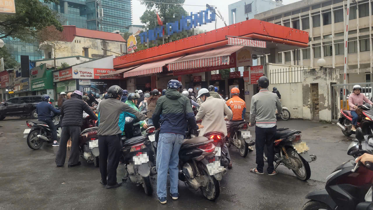 Bộ Công an cùng phối hợp kiểm tra, xử lý găm hàng xăng dầu chờ tăng giá - Ảnh 1