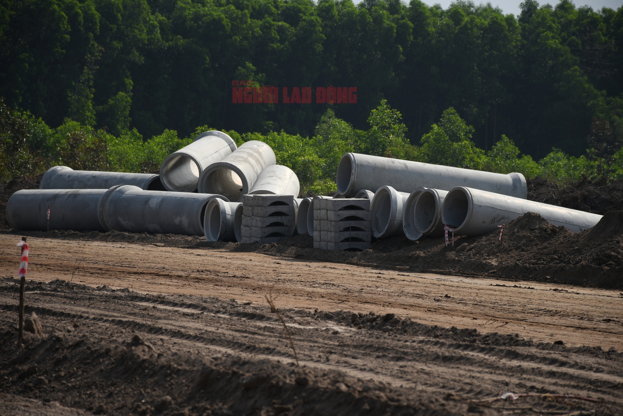 Cận cảnh 2 tuyến đường kết nối sân bay Long Thành bị tỉnh Đồng Nai ra "tối hậu thư" - Ảnh 5