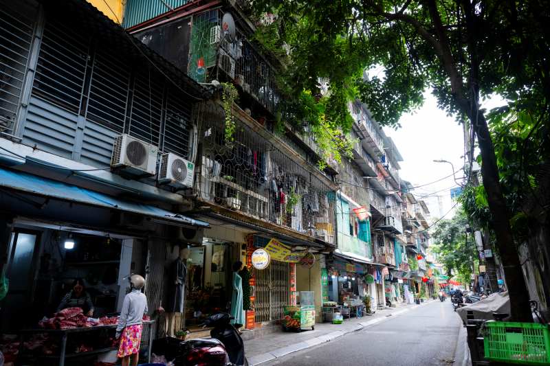 Tận thấy căn nhà “tổ chim” treo lơ lửng bên hông khu tập thể cũ tại Hà Nội: "Nhà của người liều" - Ảnh 10