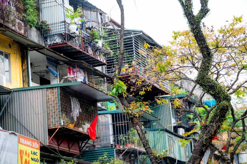 Tận thấy căn nhà “tổ chim” treo lơ lửng bên hông khu tập thể cũ tại Hà Nội: "Nhà của người liều" - Ảnh 7