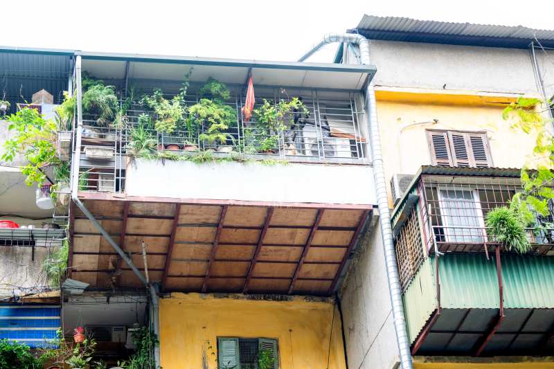 Tận thấy căn nhà “tổ chim” treo lơ lửng bên hông khu tập thể cũ tại Hà Nội: "Nhà của người liều" - Ảnh 8